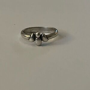 Beautiful,dainty, extremely rare james Avery angel wings